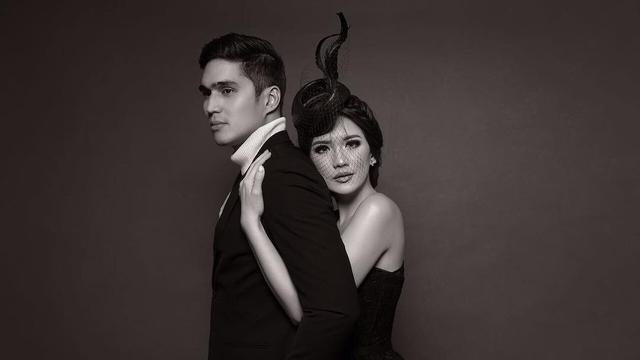 6 Potret Prewedding Pasangan Artis Bertema Monokrom, Simpel dan Elegan