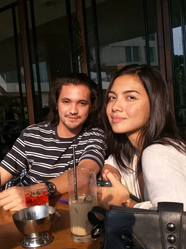 7 Potret Kenangan Mendiang Marco Panari dan Sang Kakak Angela Gilsha, Kompak