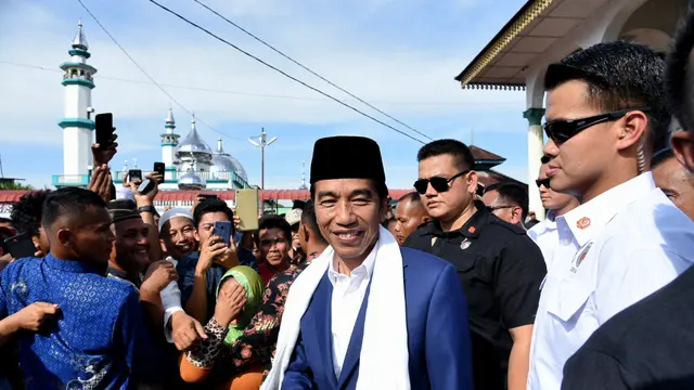 Presiden Jokowi saat berkunjung ke Pondok Pesantren Babussalam di Kampung Besilam, Kecamatan Padang Tualang, Kabupaten Langkat, Sumatera Utara (Sumut)
