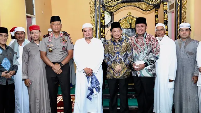 Momen Mendagri Jadi Imam Shalat Jumat di Masjid Cheng Ho Palembang