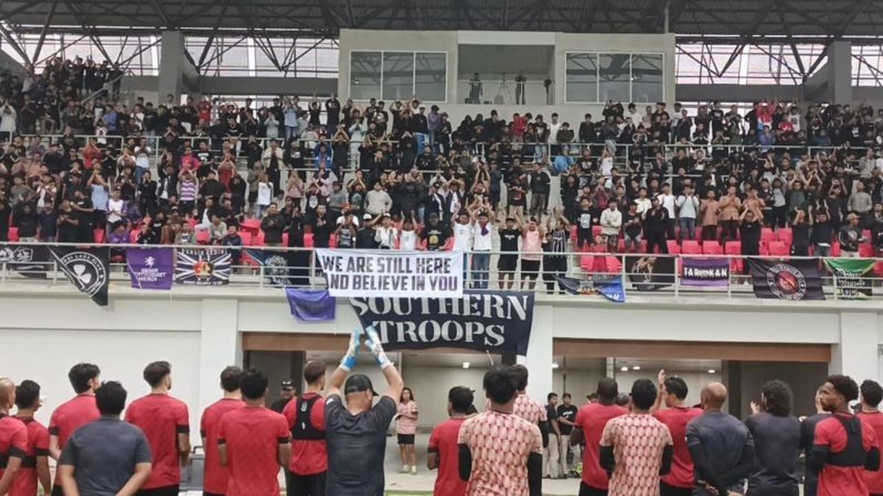 Dukungan Suporter Persik Kediri Penuh Semangat Jelang Derby Jatim Kontra Arema FC