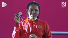Ni Nengah Widiasih, atlet para powerlifting Indonesia pada Womens Up to 41 kg, raih medali perak perdana di Asian Para Games 2018.