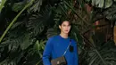 Celana pendek juga bisa terlihat kece jika dipadukan dengan long sleeve top. Serta dilengkapi dengan sling bag dan sepatu hitam. @bbrightvc.