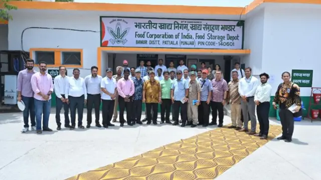 Kunjungan di Chandigarh meliputi tur ke Kantor Wilayah FCI dan Depo Penyimpanan Makanan di Banur, dimana delegasi berinteraksi dengan petugas FCI dan mengamati operasional depo (Dok. Kedubes India di Jakarta).