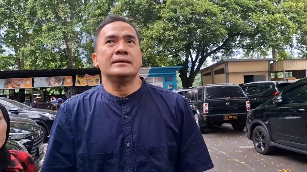Saipul Jamil di Polda Metro Jaya, Senin (10/3/2025) (Liputan6.com/M Altaf Jauhar)