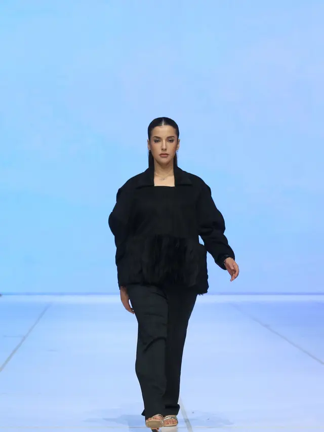 Tasya Farasya Gebrak Panggung JFW 2026 Berbalut Busana Hitam Putih, Disebut Gigi Hadid Indonesia