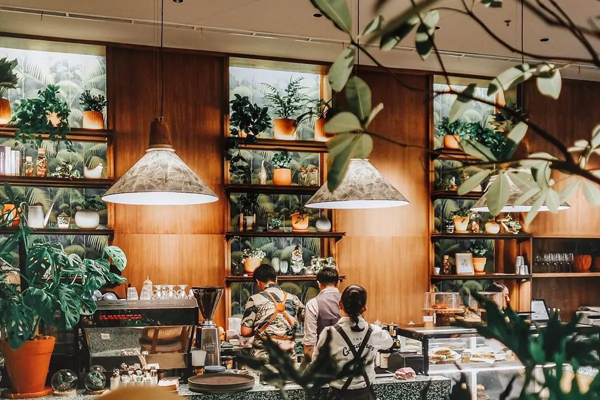 Di Tengah Kota, Sejuknya Menyantap Sajian Lezat di Restoran Bernuansa Taman