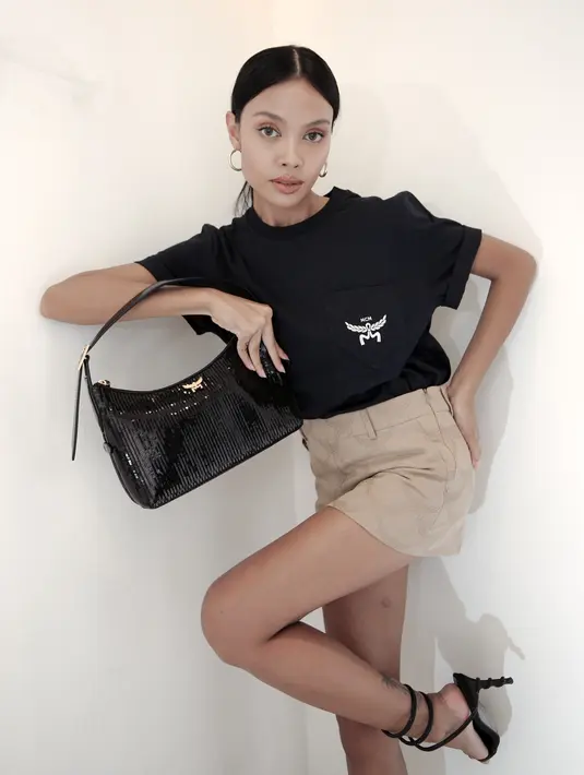 Fashion Collection by MCM, Makeup by Laura Mercier, Hair by Sisley, Model: Lola from Studio47.
