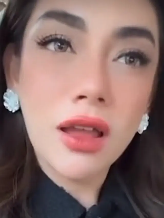 Potret Celine Evangelista Live di akun Instagram Miliknya