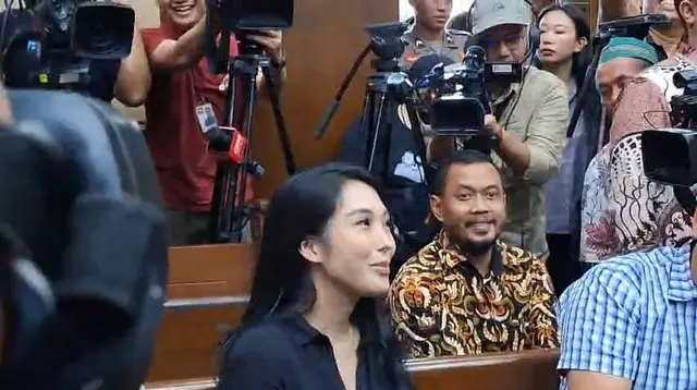 Pedangdut Nayunda Nabila muncul di Pengadilan Negeri (PN) Tipikor dengan terdakwa Syahrul Yasin Limpo, Rabu (29/5/2024) (Merdeka.com)