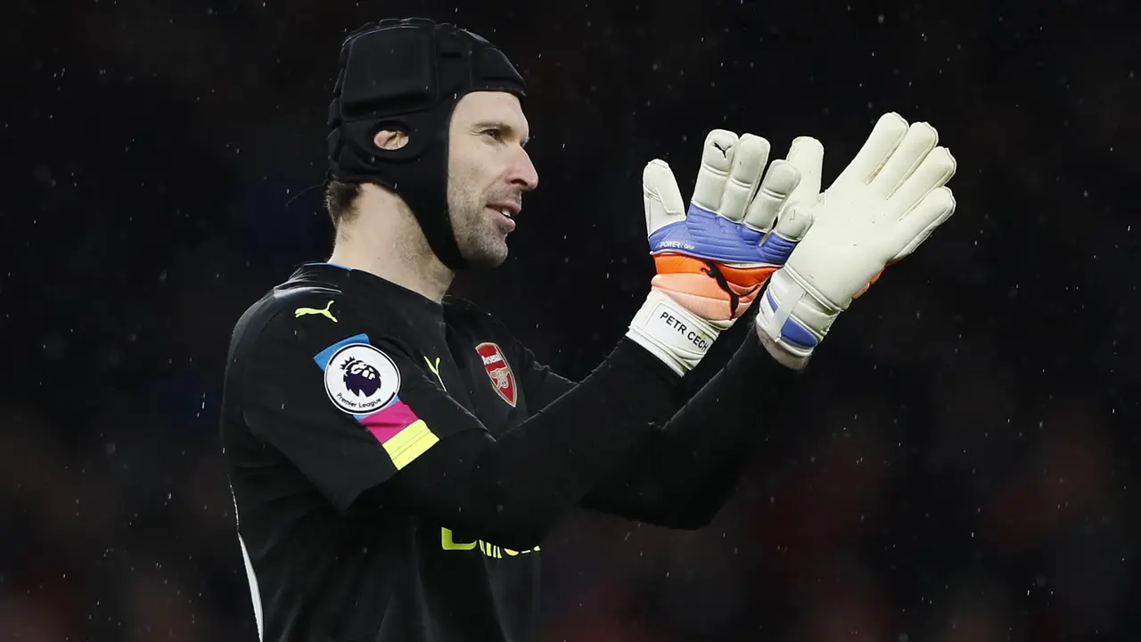 Kiper Petr Cech berpeluang kembali masuk tim utama Arsenal pada laga Piala FA melawan Lincoln City, Minggu (12/3/2017) dinihari WIB. 