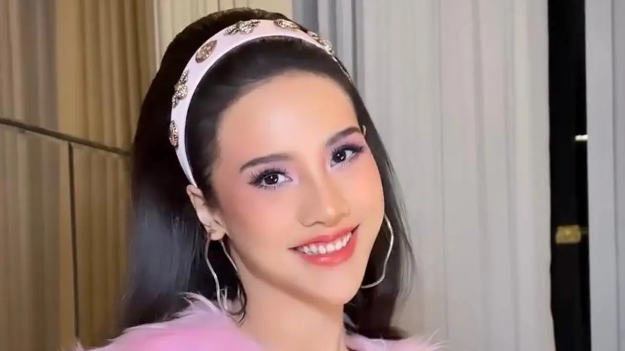 6 Potret Cantik Anya Geraldine Bergaya Retro ala 80-90an di Momen Perayaan Ulang Tahun ke-28