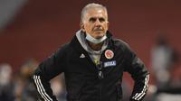 Pelatih Kolombia, Carlos Queiroz, tampak kecewa usai laga lanjutan kualifikasi Piala Dunia 2022 zona CONMEBOL melawan Ekuador di Rodrigo Paz Delgado Stadium, Quito, Ekuador, Rabu (18/11/2020) pagi WIB. Kolombia kalah 1-6 dari Ekuador. (AFP/Rodrigo Buendia/Pool)
