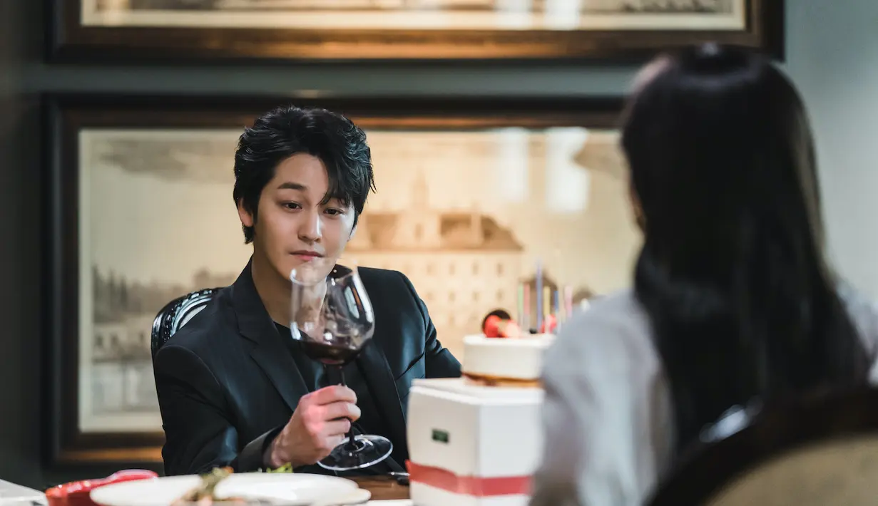 Sosok Lee Rang di drakor Tale of the Nine Tailed yang dipernakan Kim Bum telah membuat penonton kesal di awal kisahnya. Namun dibalik semua itu ia hanyalah seorang pria yang ingun diakui. (Foto: Netflix)