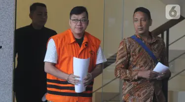 Pemegang saham Mayoritas PT Bintuni Energi Persada (BEP), David Manibui usai menajalani pemeriksaan oleh penyidik di Geding KPK, Jakarta, Selasa (22/10/2019). David Manibui diperiksa sebagai tersangka untuk melengkapi berkas. (merdeka.com/Dwi Narwoko)