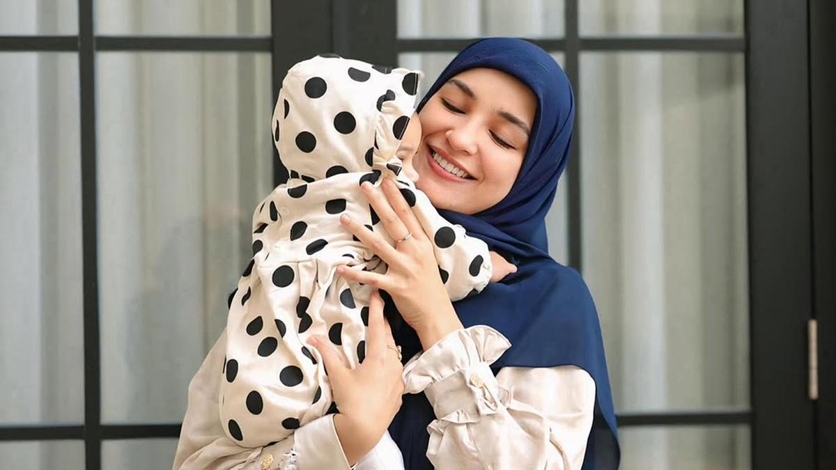 Potret Shireen Sungkar Momong Baby Humaira, Dianggap Seperti Anak Sendiri
