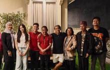 Momen Haru! Betrand Peto Lepas Rindu Saat Bertemu Keluarga Asalnya di NTT