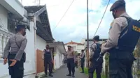 Geledah Rumah Terduga Teroris di Tuban, Densus 88 Amankan Mantel hingga KTP