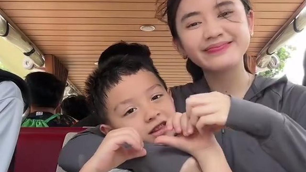 Ditinggal Irish Bella ke Belgia, 7 Potret Air Rumi dan Ara Ditemani Liburan Anak Haldy Sabri - Sweet Banget