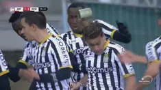 Pemain Sporting Charleroi Cristian Benavente mengalami nasib sial setelah ia mencetak gol lalu merayakannya di depan penggemar tuan rumah.
