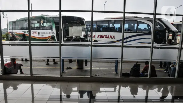 FOTO: Libur Nataru, Penumpang Bus AKAP Wajib Tes Antigen