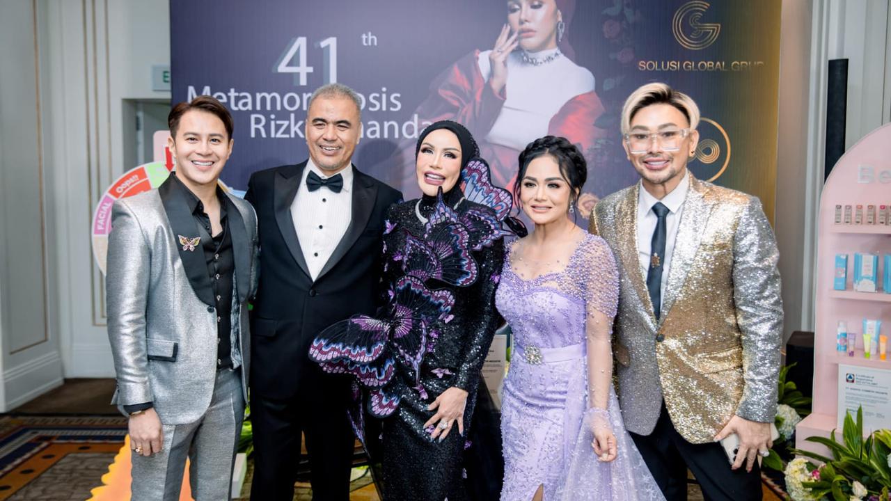 Krisdayanti dan Caren Delano di Pesta Ultah Rizky Ananda Musa. (Foto: Dok. Sandigo Images dari Koleksi Pribadi Rizky Ananda Musa)