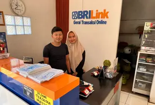 Rian Alpiana (30) bersama istrinya Anggi Pebriani