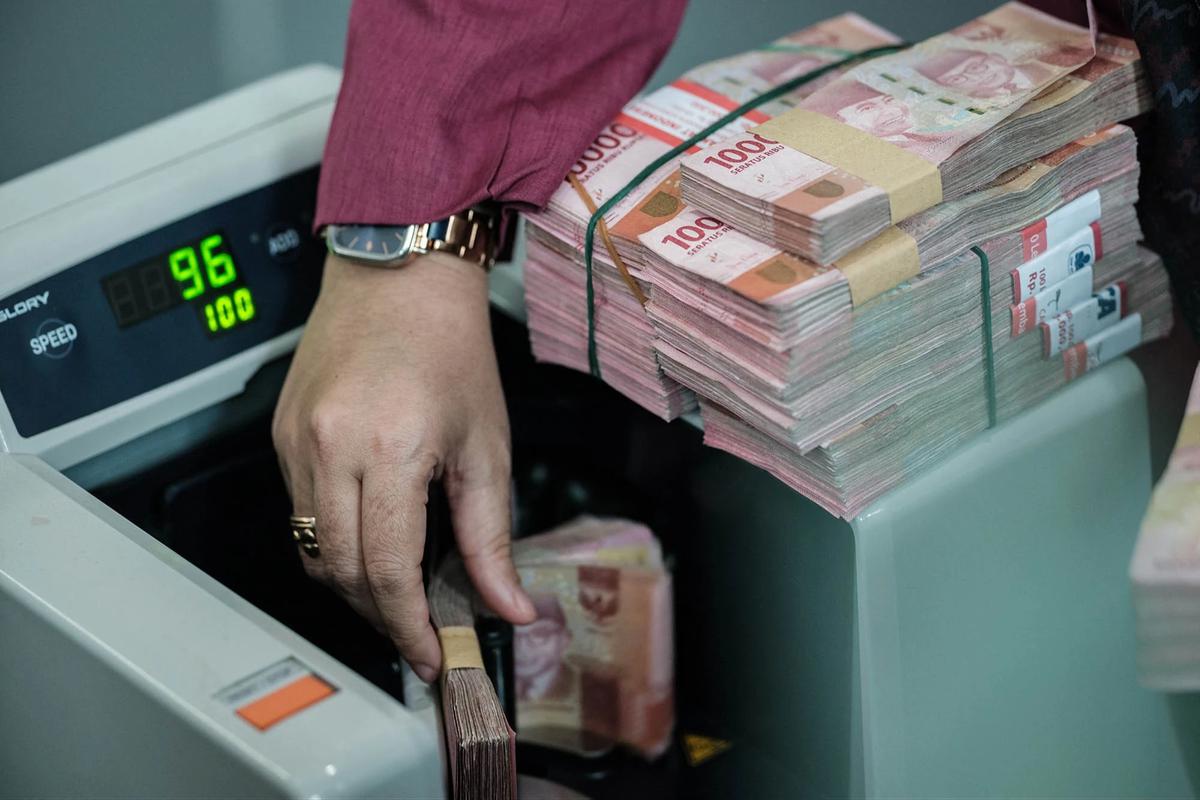 FOTO: Rupiah Tembus Rp 18000 per Dolar AS di Tengah Tekanan Global
