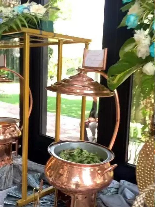 7 Potret Hidangan yang Tersedia di Acara Pertunangan Thariq Halilintar dan Aaliyah Massaid, Bergaya Mewah dengan Konsep Buffet