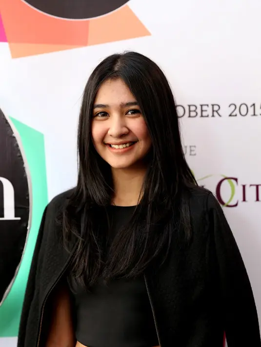 'Nggak (jalan bareng Samuel). Kebetulan dateng ke situ nonton juga basket karena kebetulan papaku alumni salah satu sekolah pemain jadi dateng,' kilah pemilik nama lengkap Maudy Mikha Maria Tambayong itu. (Andy Masela/Bintang.com)