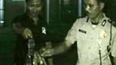 Eriyanto, seorang napi di Blok A Salemba, Jakpus, nekat menghabisi nyawa dengan menggantung diri menggunakan kain sarung. Keluarga sesalkan adanya kain sarung di tahanan.