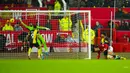 Pada babak kedua, permainan menyerang kembali diperagakan Manchester United dan Bournemouth. Namun, tim tamu yang mampu mencetak gol kedua pada menit ke-68 melalui Philip Billing. (AP Photo/Jon Super)