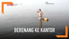 Seorang pria di China berenang melintasi sungai Yangtze setiap harinya selama 11 tahun. Ini dilakukan demi menghemat waktu perjalanan dari rumah ke kantornya.