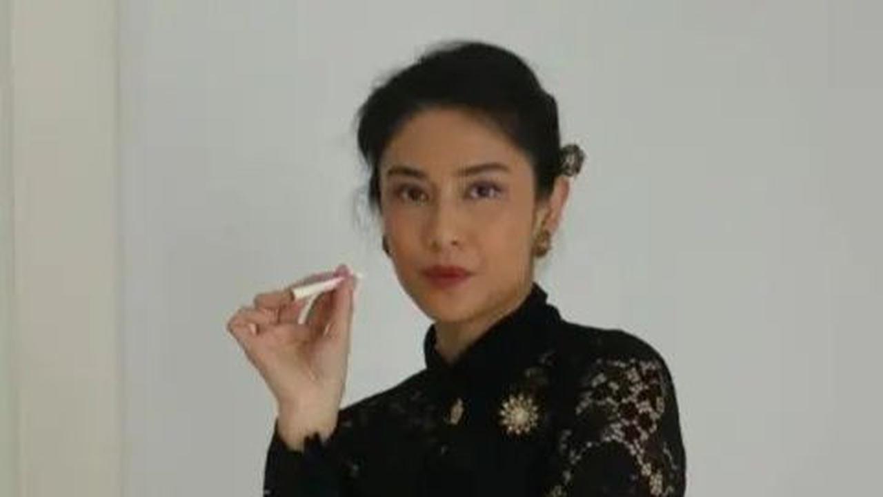 <b>Dian Sastro</b><br>
