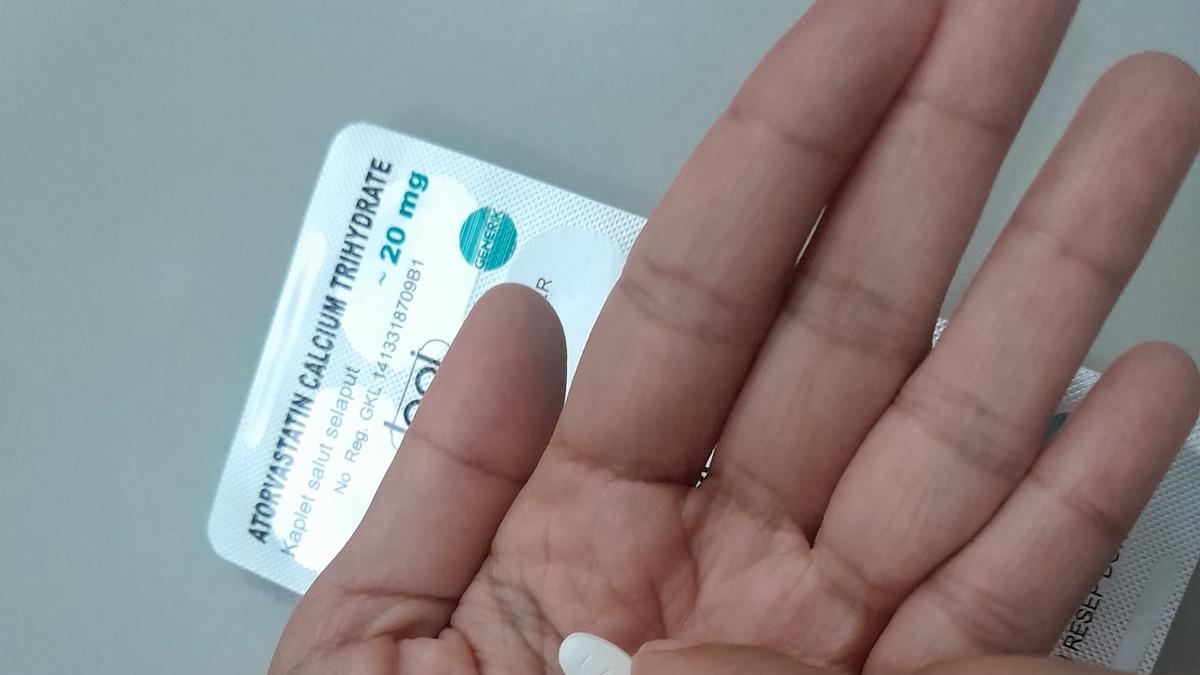 Kenapa Obat Kolesterol Golongan Statin Dikonsumsi Malam Hari?