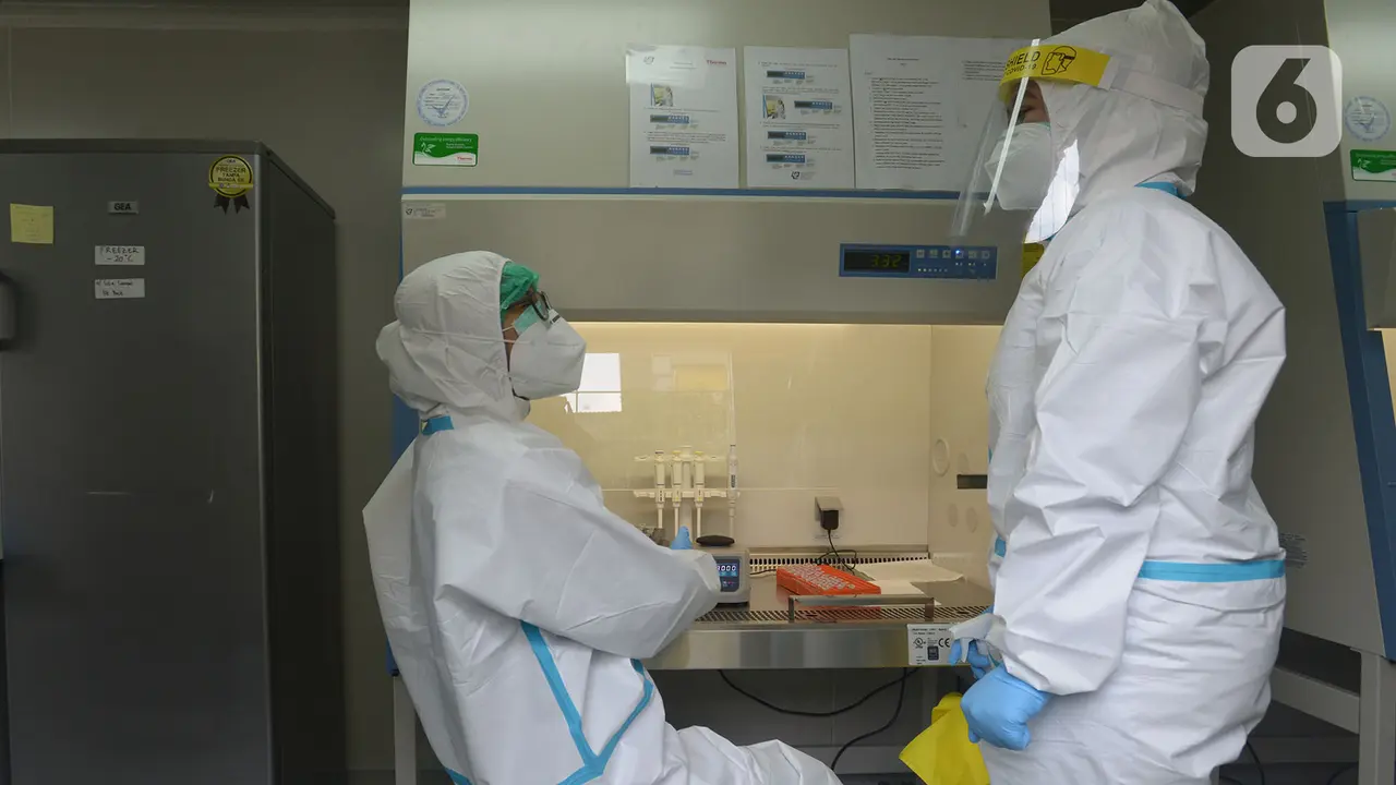 Intip Lab Pemeriksaan PCR COVID-19 di Jakarta