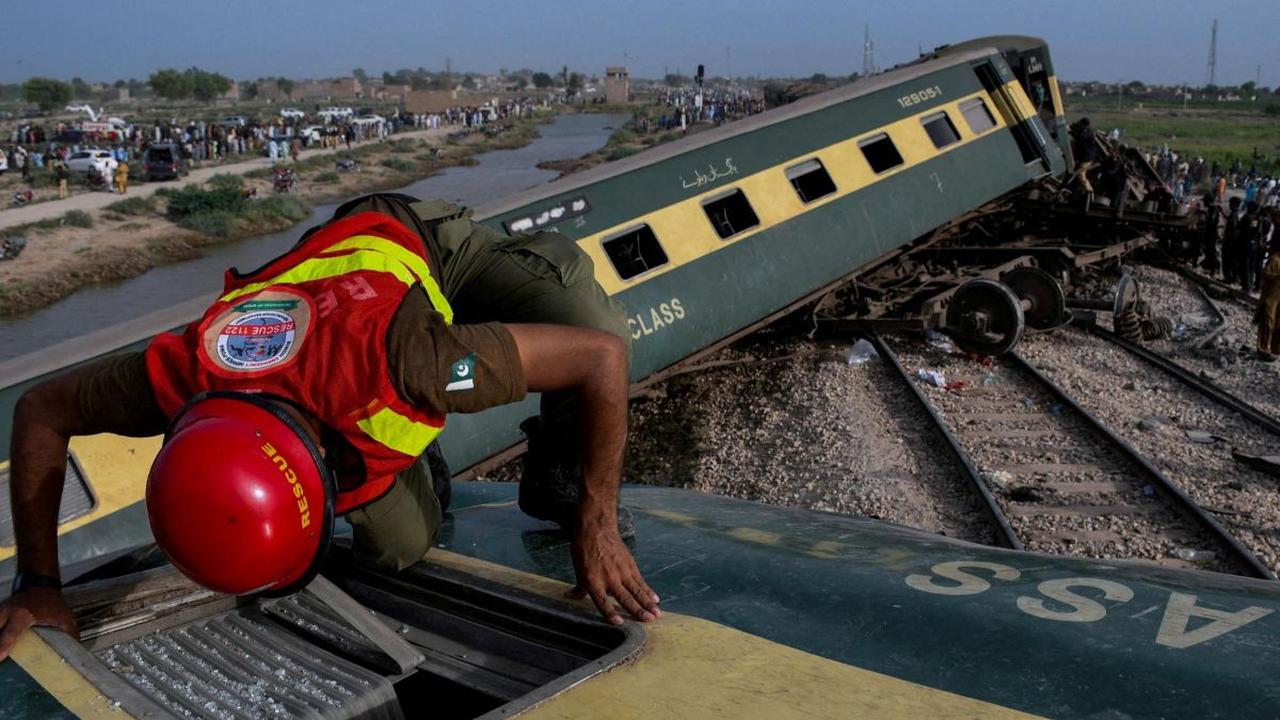 5. Kecelakaan Kereta Tragis di Pakistan