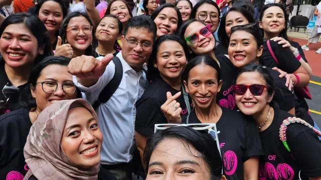 Dian Sastrowardoyo dan guru favoritnya (Instagram/therealdisastr)