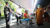 Vaksinasi OGDJ dan difabel di Liponsos Surabaya. (Dian Kurniawan/Liputan6.com)