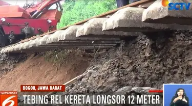 Dipicu hujan, tebing diatas rel tergerus air. Air menggerus tanah bantalan rel dan terjadi longsor.