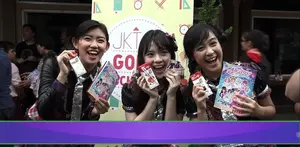 Meskipun sibuk di berbagai kegiatan dan teater, para anggota JKT48 mencoba untuk membagi waktu sebaik mungkin antara bermain, karir, dan pendidikan.