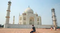 CEO Facebook, Mark Zuckerberg, mengunjungi Taj Mahal pada Selasa 27 Oktober, sebelum menghadiri Townhall Q&A yang digelar keesokan hari (Foto: Mark Zuckerberg)