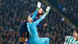 Dua gol di laga ini seluruhnya tercipta di babak pertama. Barca unggul lebih dulu lewat gol Gavi sebelum dibalas Natan. (AP Photo/Joan Monfort)