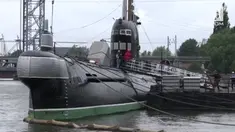 Sebuah kapal selam perang bekas Uni Soviet menjadi daya tarik turis yang berada di Rusia selama pertandingan Piala Dunia 2018. Kapal memiliki panjang 91,3 meter dan lebar 8,5 meter.