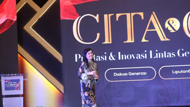 Punggawa satelit SATRIA-1, Adipratnia Satwika Asmady atau Nia, menerima penghargaan Anugerah Perempuan Hebat Kategori Teknologi yang diadakan Liputan6.com