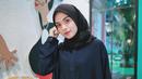 Sebelum Ramadan 2018 tiba, Vebby Palwinta dan sederet selebriti ini telah mantap memutuskan berhijab. Tampilan Vebby semakin modis dan memukau dengan paduan hijab dengan busana yang dikenakannya. (Instagram/vebbypalwinta)