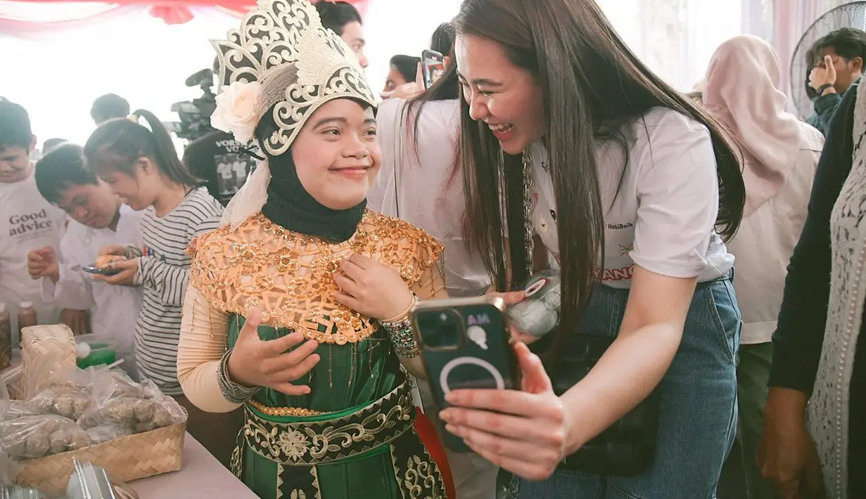 Komentar Thariq di unggahan Aaliyah itu pun kemudian diserbu netizen. Ramai-ramai mereka mendoakan agar Aaliyah dan Thariq diberi kelancaran dalam hubungan yang tengah dibangun. [Foto: Instagram @aaliyah.massaid]