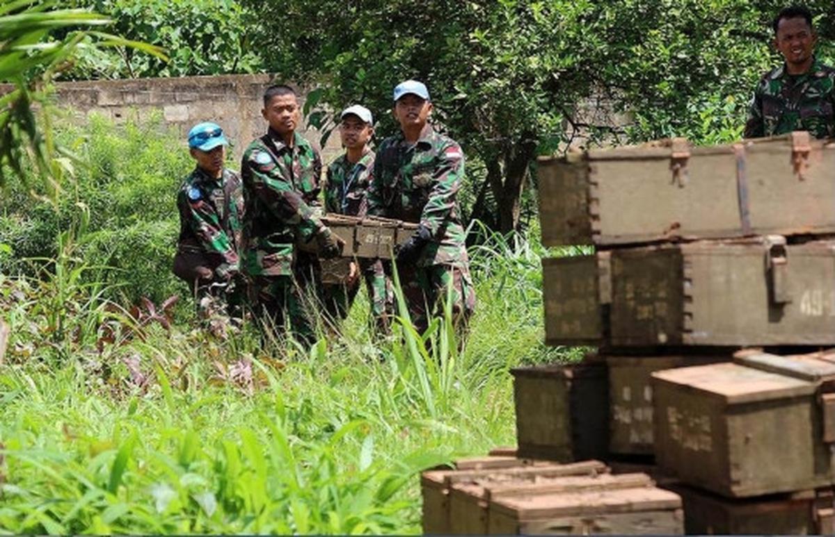 Aksi Pasukan Garuda evakuasi 6 ton bahan peledak konflik Afrika