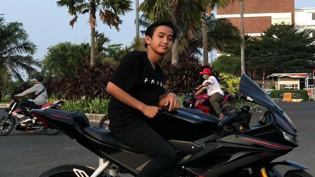 Masih Ingat Bowo Alpenliebe TikTok? Ini 6 Potret Terbarunya yang Makin Kece