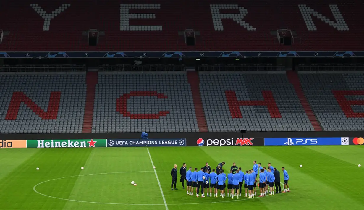 Para pemain Dynamo Kiev menghadiri sesi latihan menjelang pertandingan sepak bola Grup E Liga Champions antara FC Bayern Munchen dan Dynamo Kiev di Munich, Jerman, 28 September 2021. Dynamo Kiev akan menghadapi Bayern Munchen pada Kamis, 30 September 2021. (CHRISTOF STACHE/AFP)